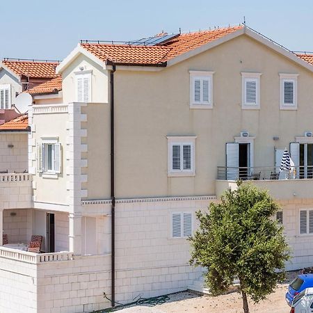 Apartments And Rooms With Parking Space Rogoznica - 10339 Екстериор снимка