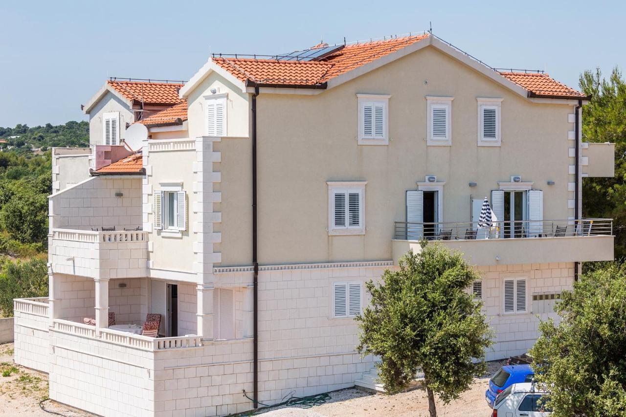 Apartments And Rooms With Parking Space Rogoznica - 10339 Екстериор снимка