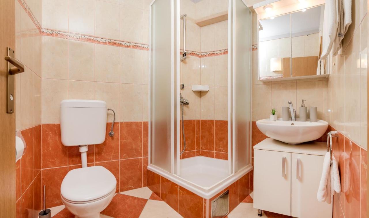 Apartments And Rooms With Parking Space Rogoznica - 10339 Екстериор снимка