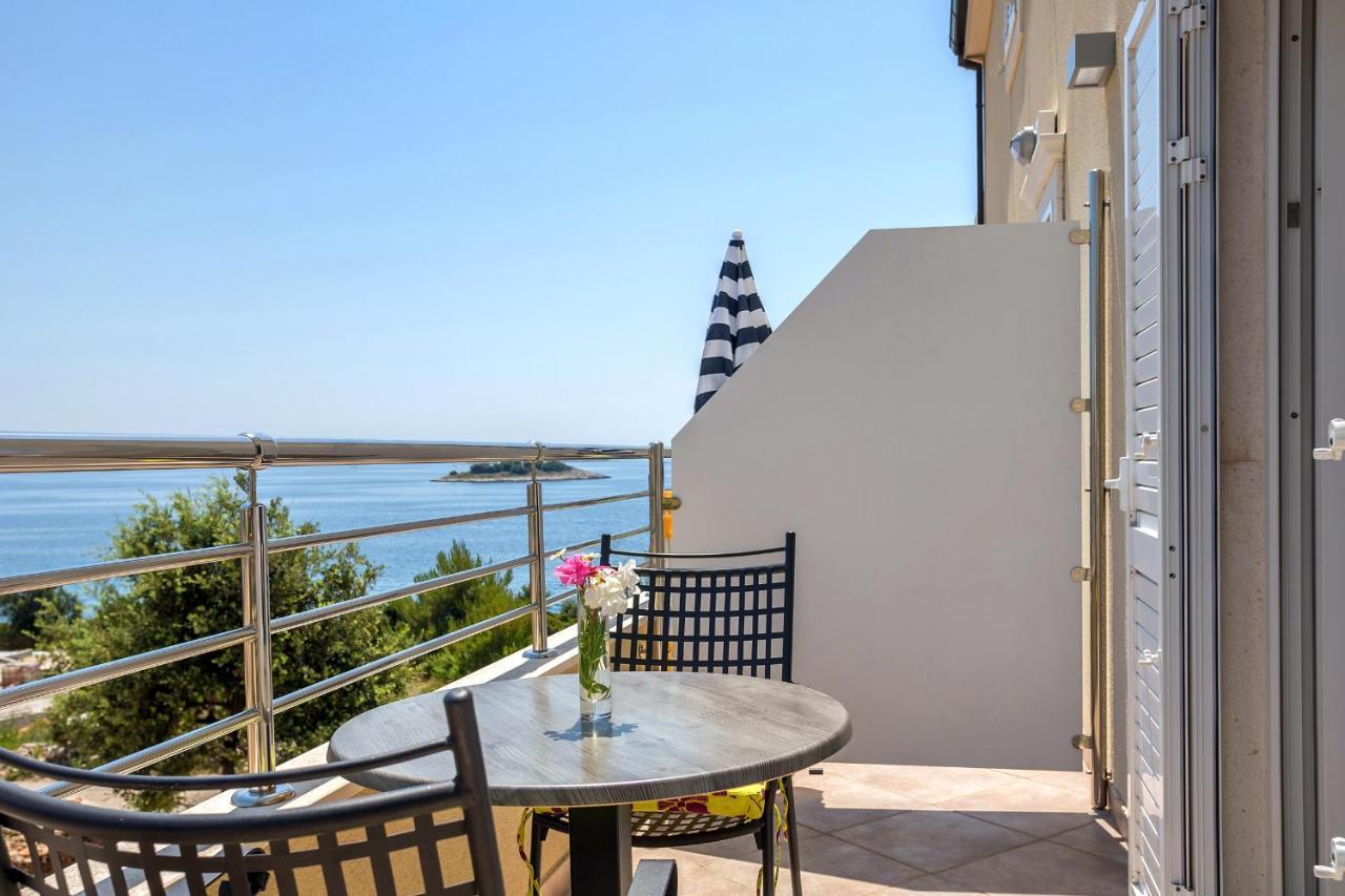 Apartments And Rooms With Parking Space Rogoznica - 10339 Екстериор снимка