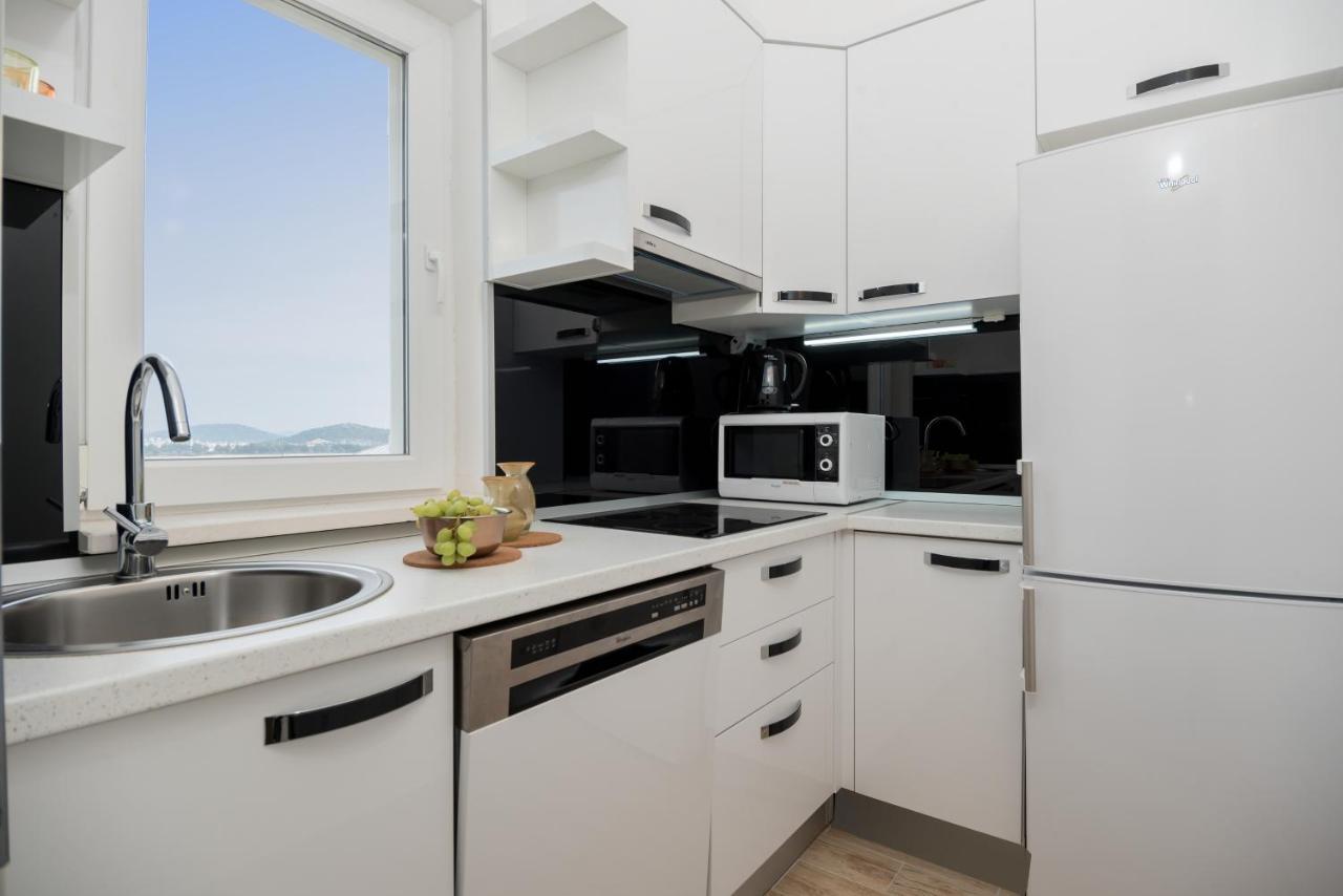 Apartments And Rooms With Parking Space Rogoznica - 10339 Екстериор снимка