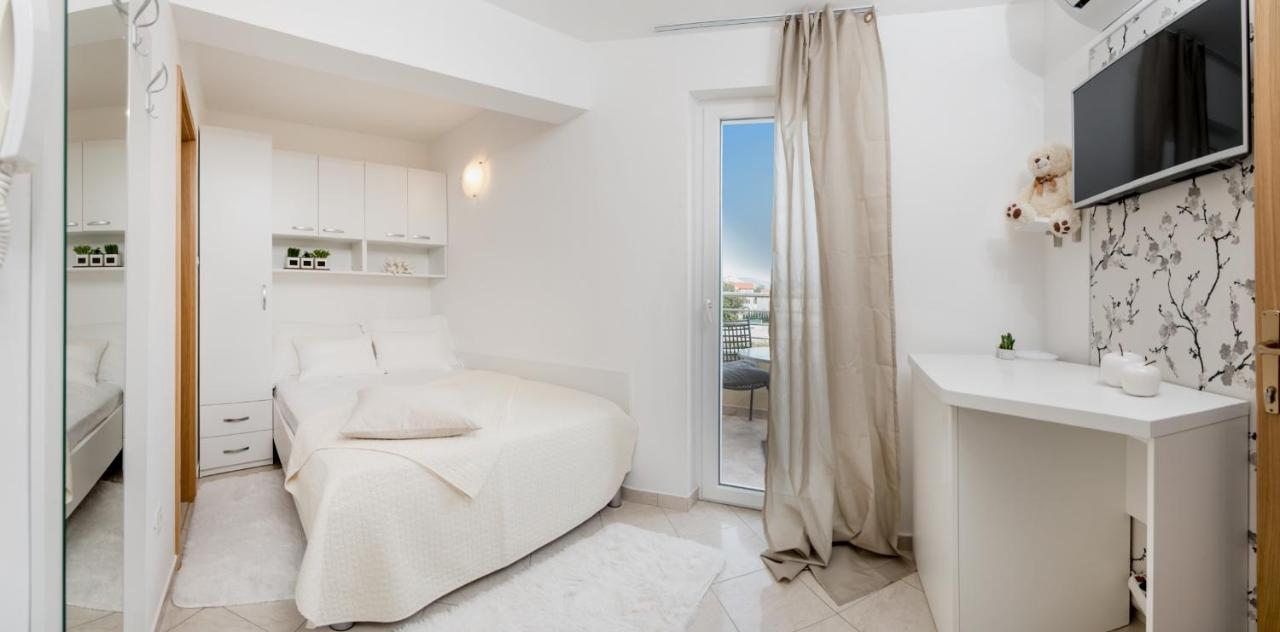 Apartments And Rooms With Parking Space Rogoznica - 10339 Екстериор снимка