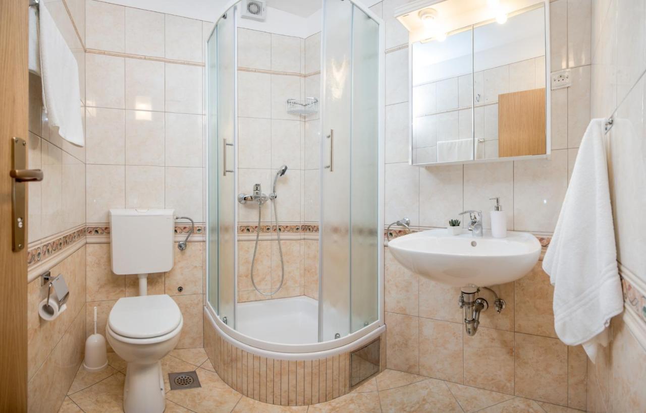 Apartments And Rooms With Parking Space Rogoznica - 10339 Екстериор снимка