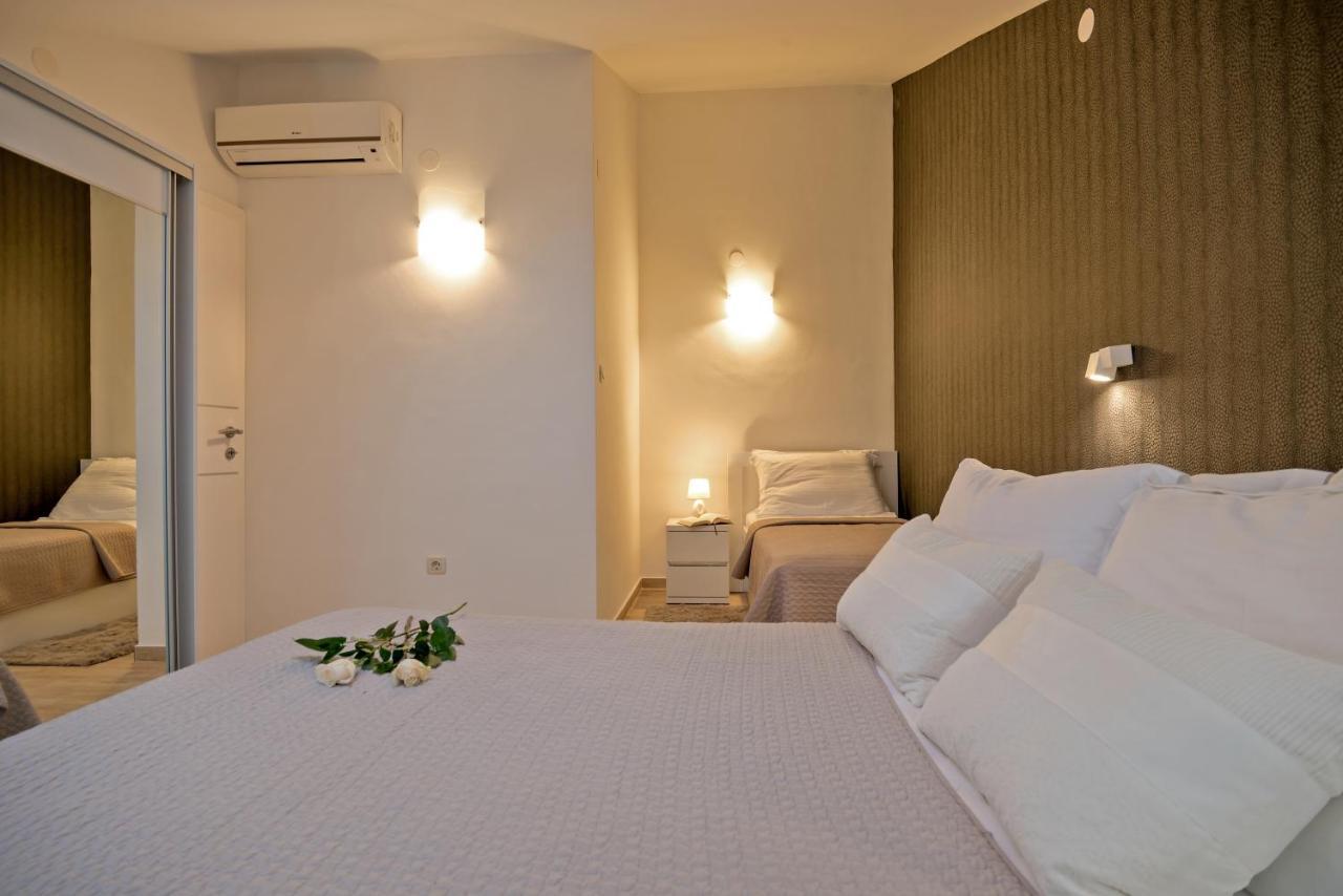 Apartments And Rooms With Parking Space Rogoznica - 10339 Екстериор снимка