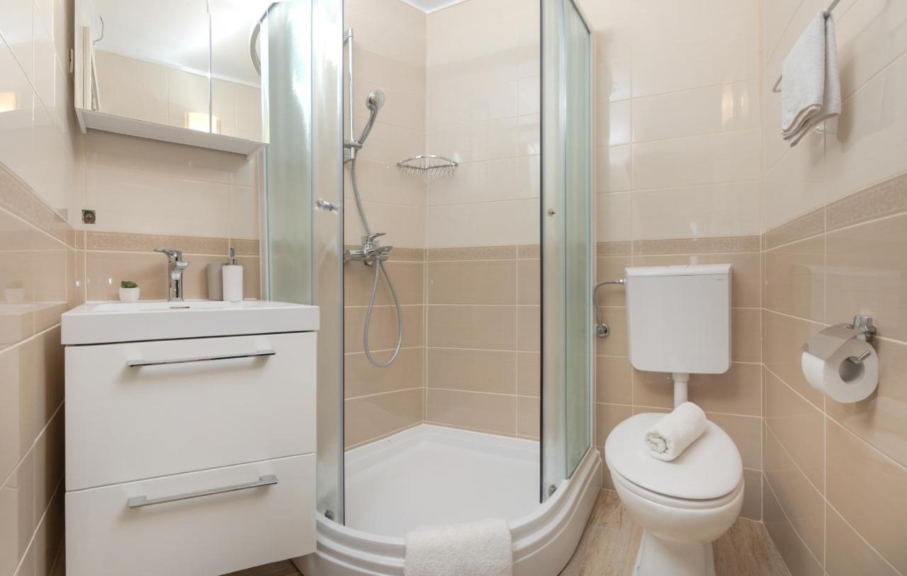 Apartments And Rooms With Parking Space Rogoznica - 10339 Екстериор снимка