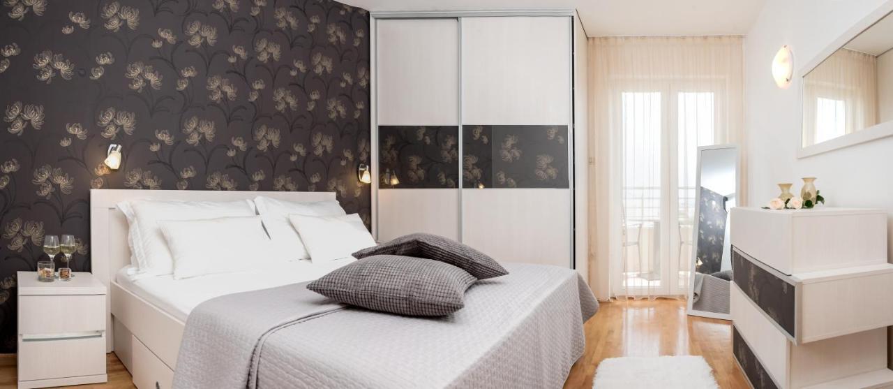 Apartments And Rooms With Parking Space Rogoznica - 10339 Екстериор снимка