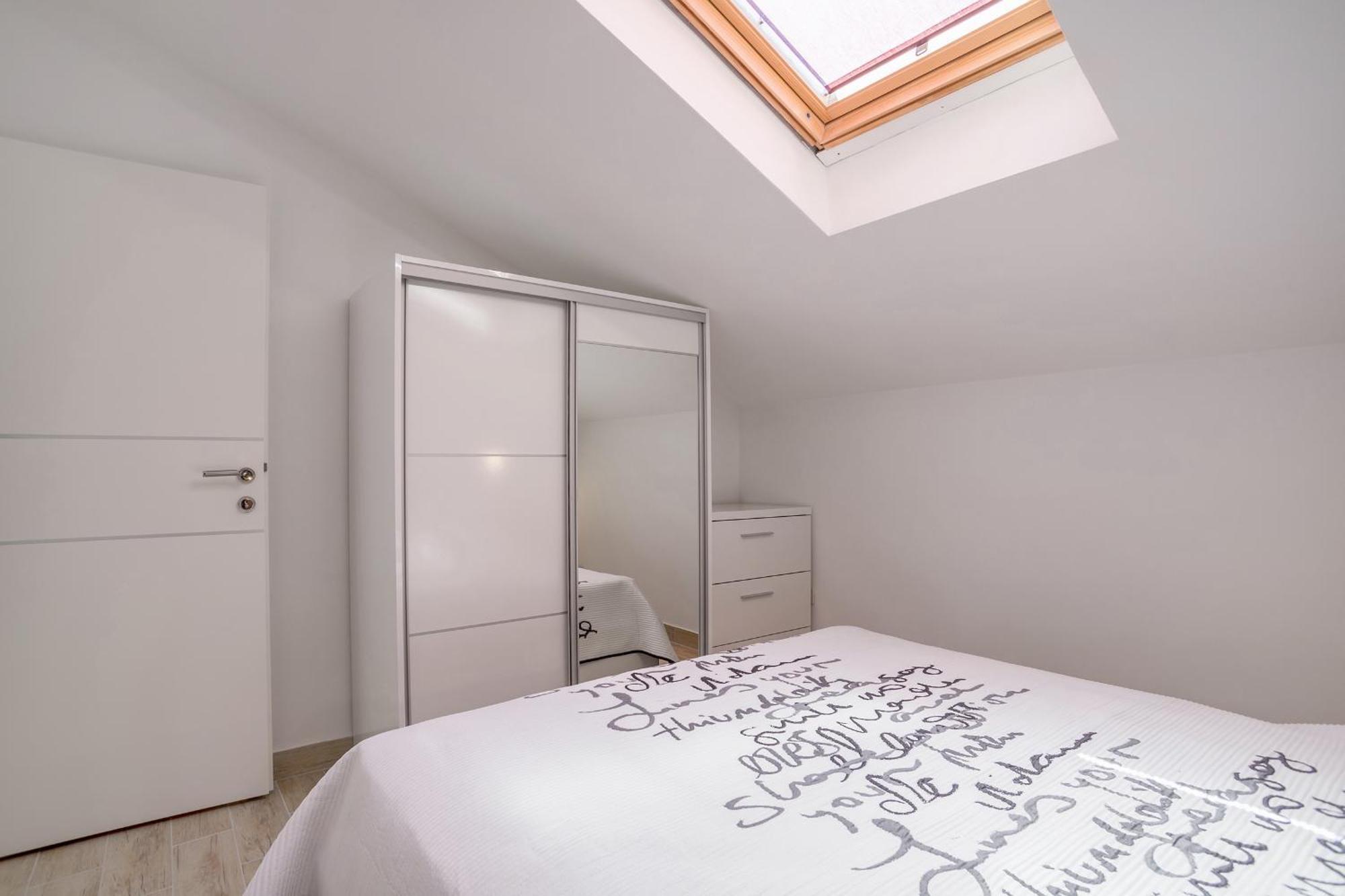 Apartments And Rooms With Parking Space Rogoznica - 10339 Стая снимка