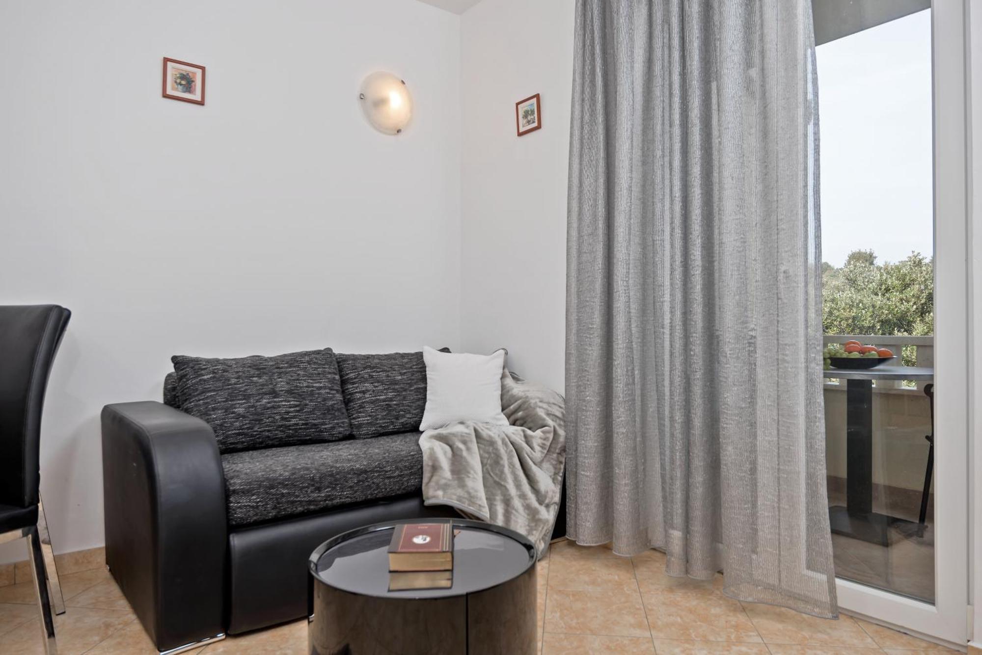 Apartments And Rooms With Parking Space Rogoznica - 10339 Стая снимка
