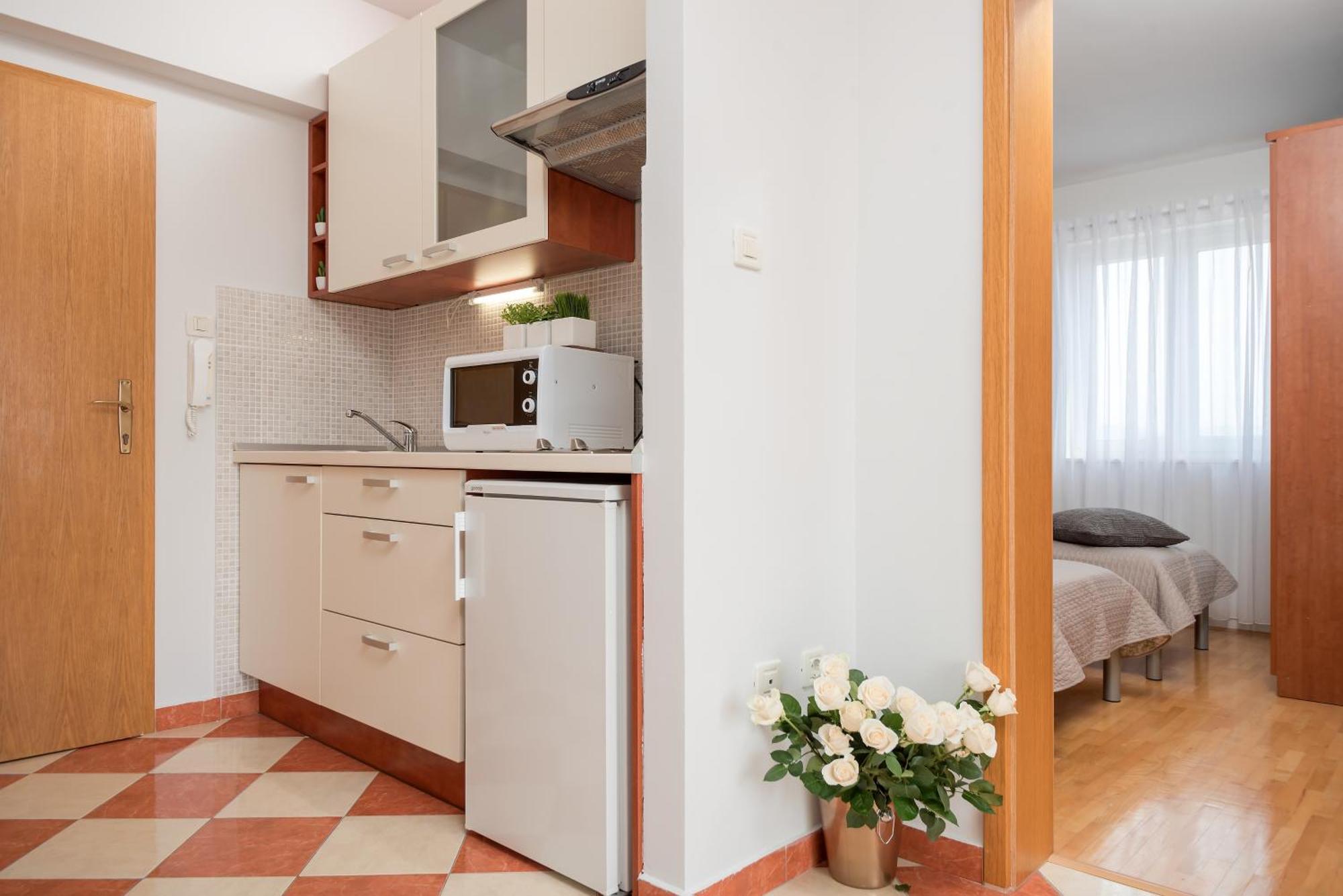 Apartments And Rooms With Parking Space Rogoznica - 10339 Стая снимка