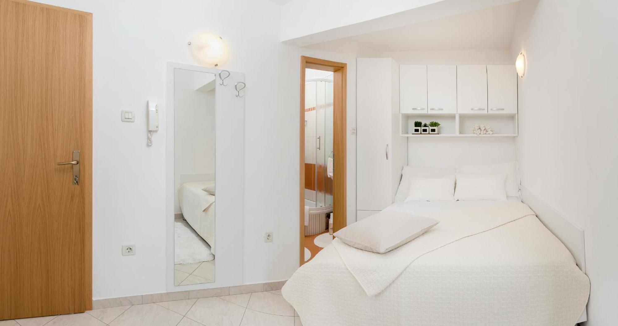 Apartments And Rooms With Parking Space Rogoznica - 10339 Стая снимка
