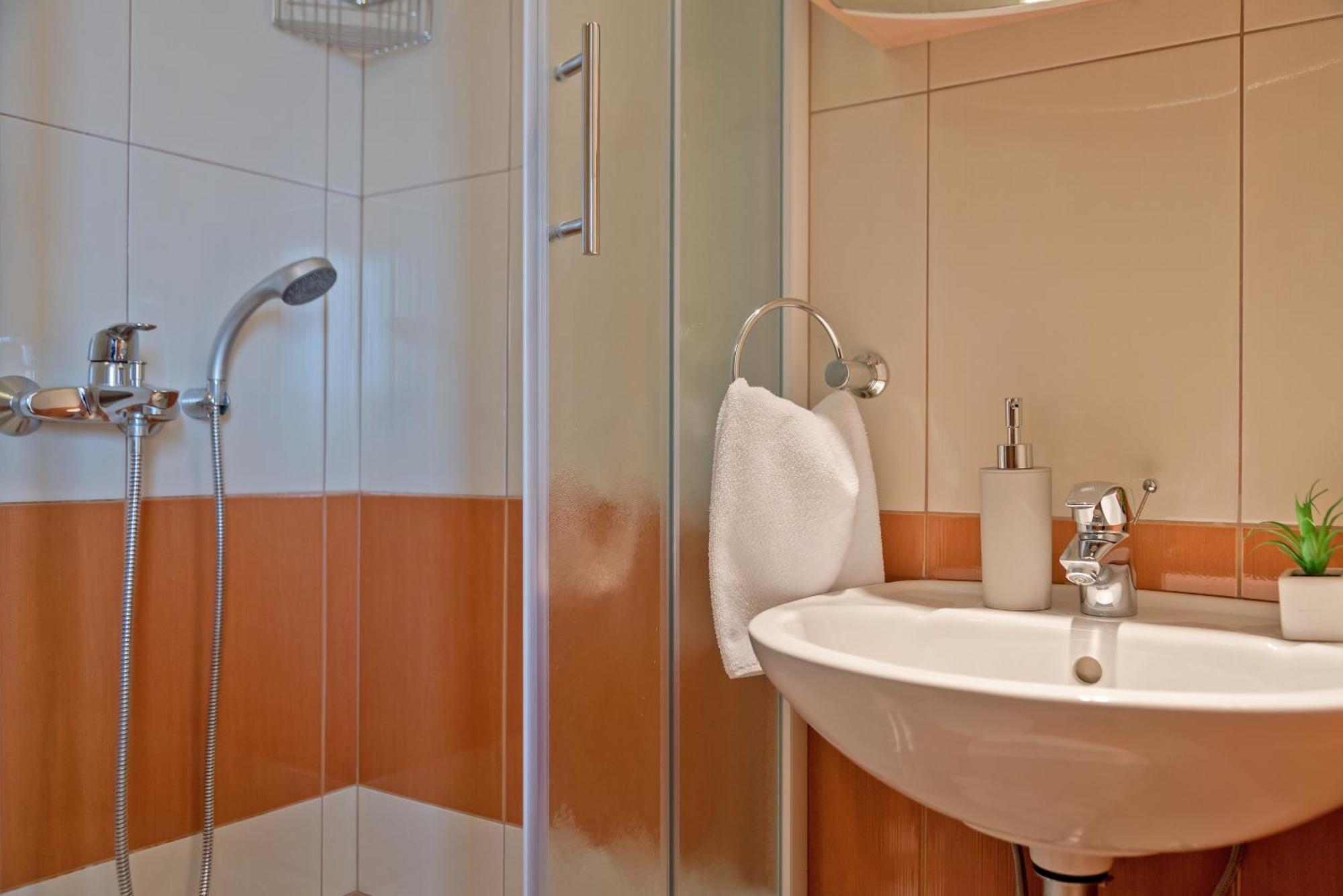Apartments And Rooms With Parking Space Rogoznica - 10339 Стая снимка